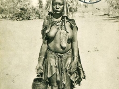 Hererofrau in Urtracht