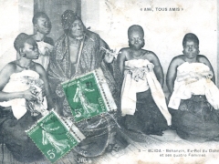 Blida Behanzin Ex Roi du Dahomey et ses quatre Femmes