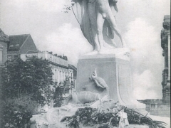 Bruxelles Monument aux victimes du premier Navire Ecole beige