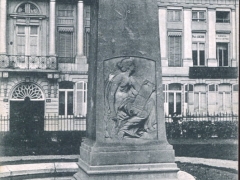 Bruxelles Place des Martyrs et Monument de Jenneval