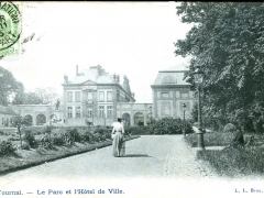 Tournai Le Parc et l'Hotel de Ville