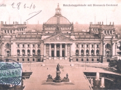Berlin Reichstaggebäude mit Bismarck Denkmal