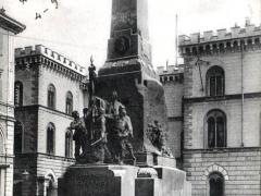 Pavia Monumento ai Cairoli