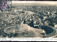 Roma Piazza di S Pietro in Vaticano e panorama della citta prese dalla Cupola