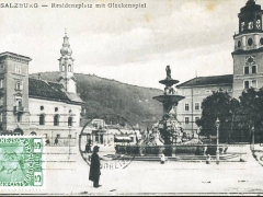 Salzburg Residenzplatz mit Glockenspiel