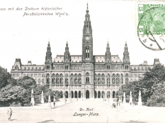 Wien Rathaus mit den Statuern historischer Persönlichkeiten