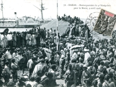 Dakar-Embarquement-du-4e-Senegaleis-pour-le-Maroc-9-avril-1908