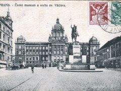 Praha Ceske museum a socha sv Vaclava