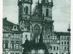 Praha Tynsky chram s pomnikem Husovym