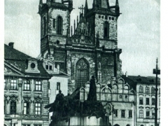 Praha Tynsky chram s pomnikem Husovym