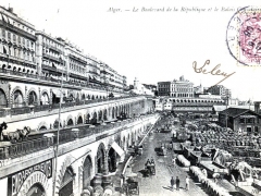Alger Le Boulevard de la Republique et le Palais Consulaire