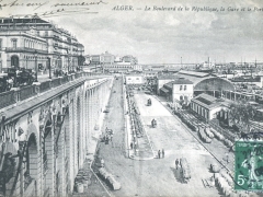 Alger Le Boulevard de la Republique la Gare et le Port