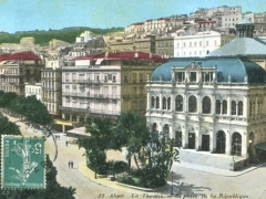 Alger Le Theatre et la place de la Republique