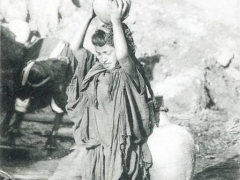 Jeune Fille Arabe a la Fontaine