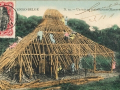 Un toit en constructon Manyema