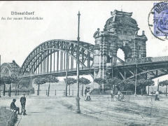 Düsseldorf an der neuen Rheinbrücke