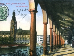 Hamburg Alster Arcaden mit Blick auf das Rathaus