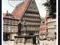 Hildesheim-Marktbrunnen-mit-Knochenhauer-Amtshaus