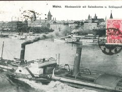 Mainz Rheinansicht mit Salonbooten und Schleppschiff