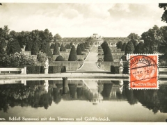 Potsdam Schloss Sanssouci mit den Terassen und Goldfischteich