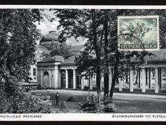 Wiesbaden-Brunnenkolonnade-mit-Kurhaus-50111