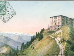 Hotel Stauserhorn mit Berneralpen