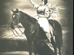 Frau auf Pferd