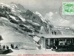 Jungfraubahn Station Eigergletscher mit Jungfrau