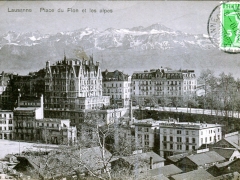 Lausanne Place du Flon et les alpes