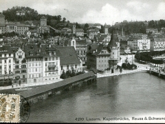 Luzern Kapellbrücke Reuss und Schwanenplatz