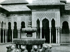 Granada Alhambra Fuente y Templete Levante en el Patio de los Loenes