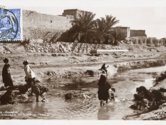 Gabes Laveuses au bord de l'Oued