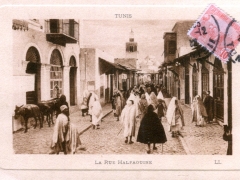 Tunis-La-Rue-Halfaouine